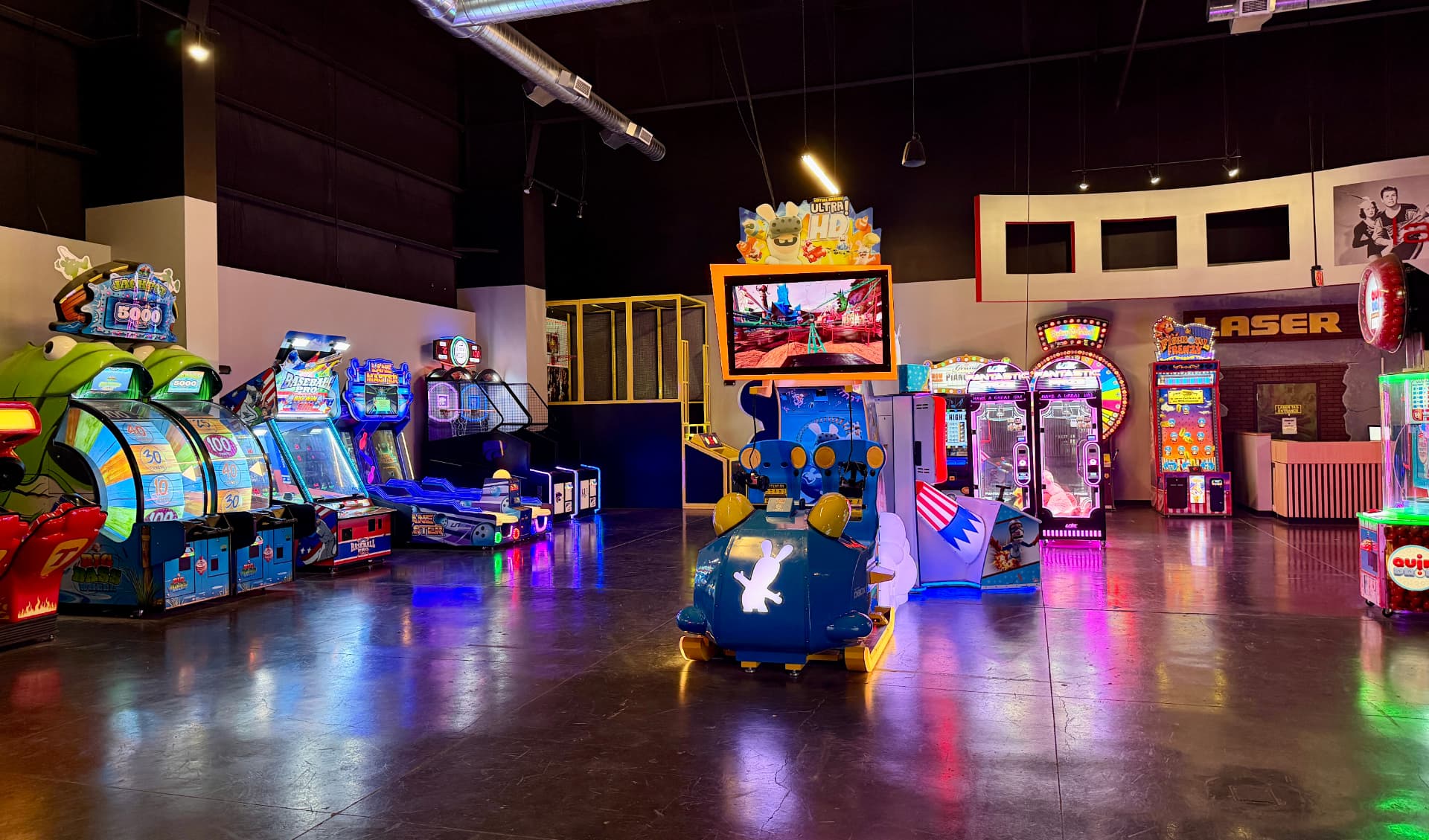 Arcade game room photo 2