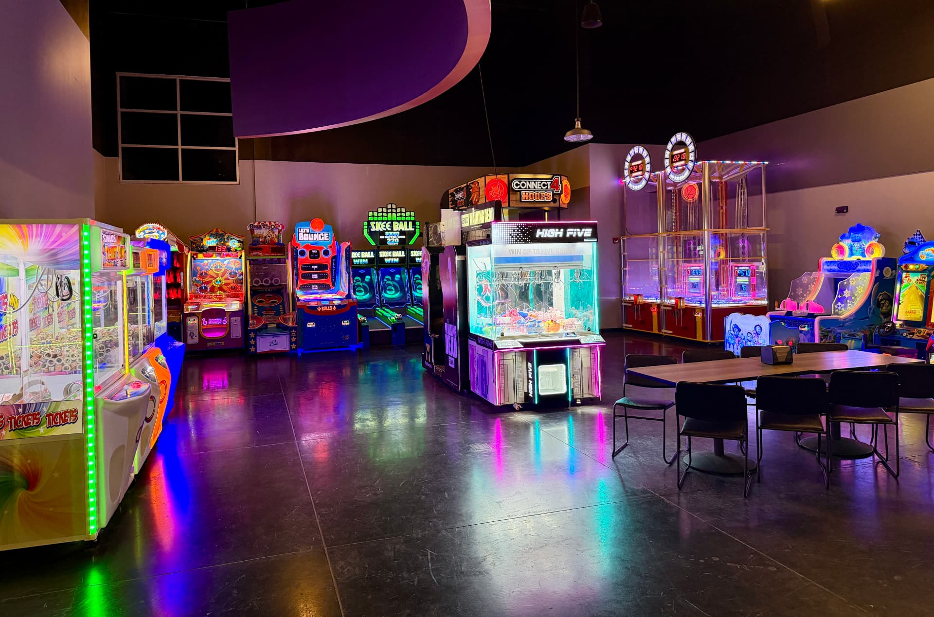 Arcade game room photo 1